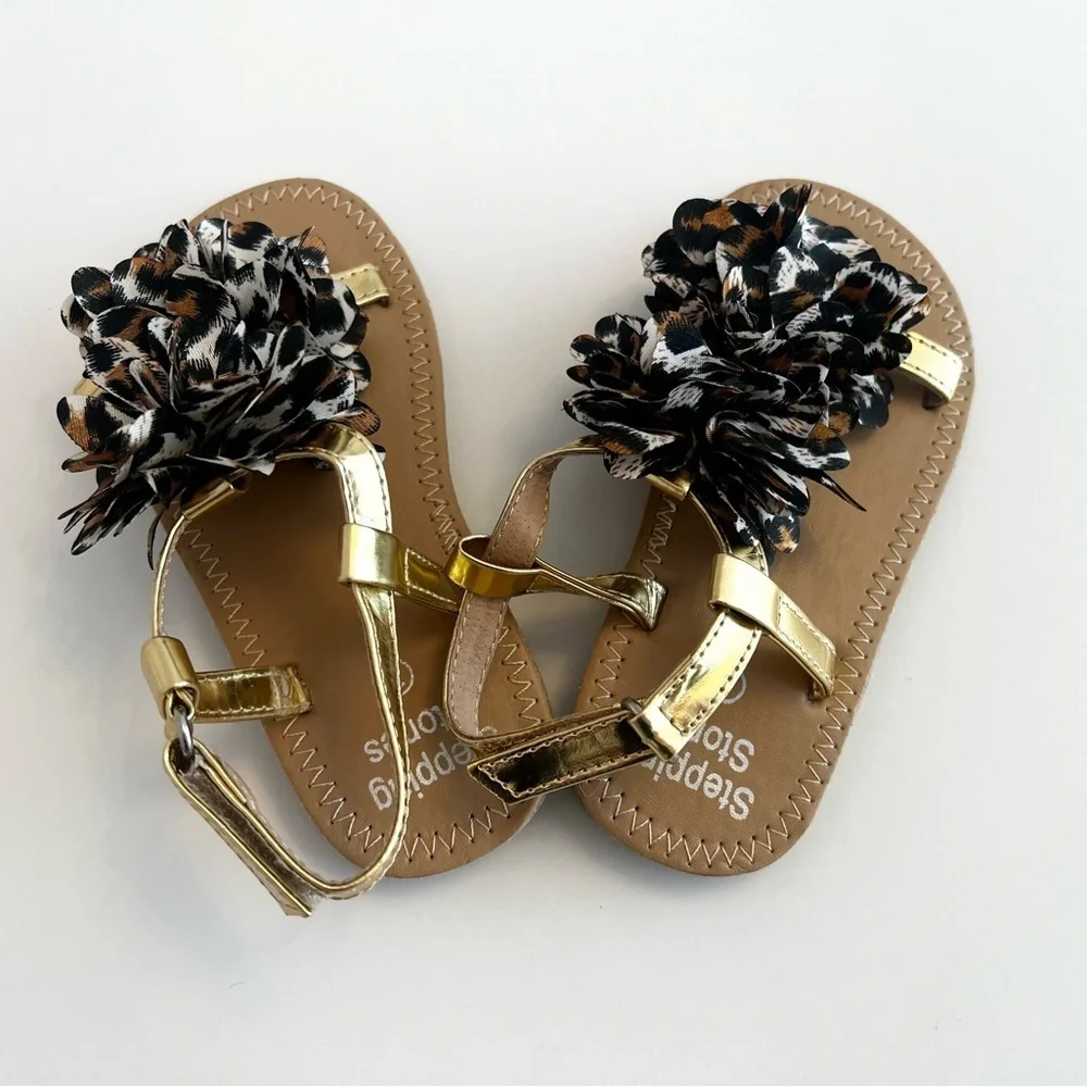 (NWOT) Animal Print Pom-Pom Design Gold & Tan Sandals Toddler Kids Size 7